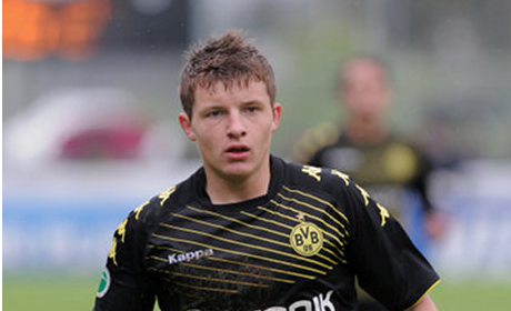 Eisfeld adds to depths of midfield potential