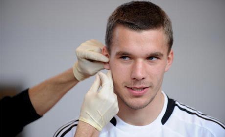 Podolski seemingly on the verge as clubs agree fee