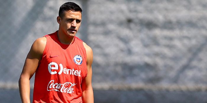 Report: Sanchez suffers 'muscular' injury